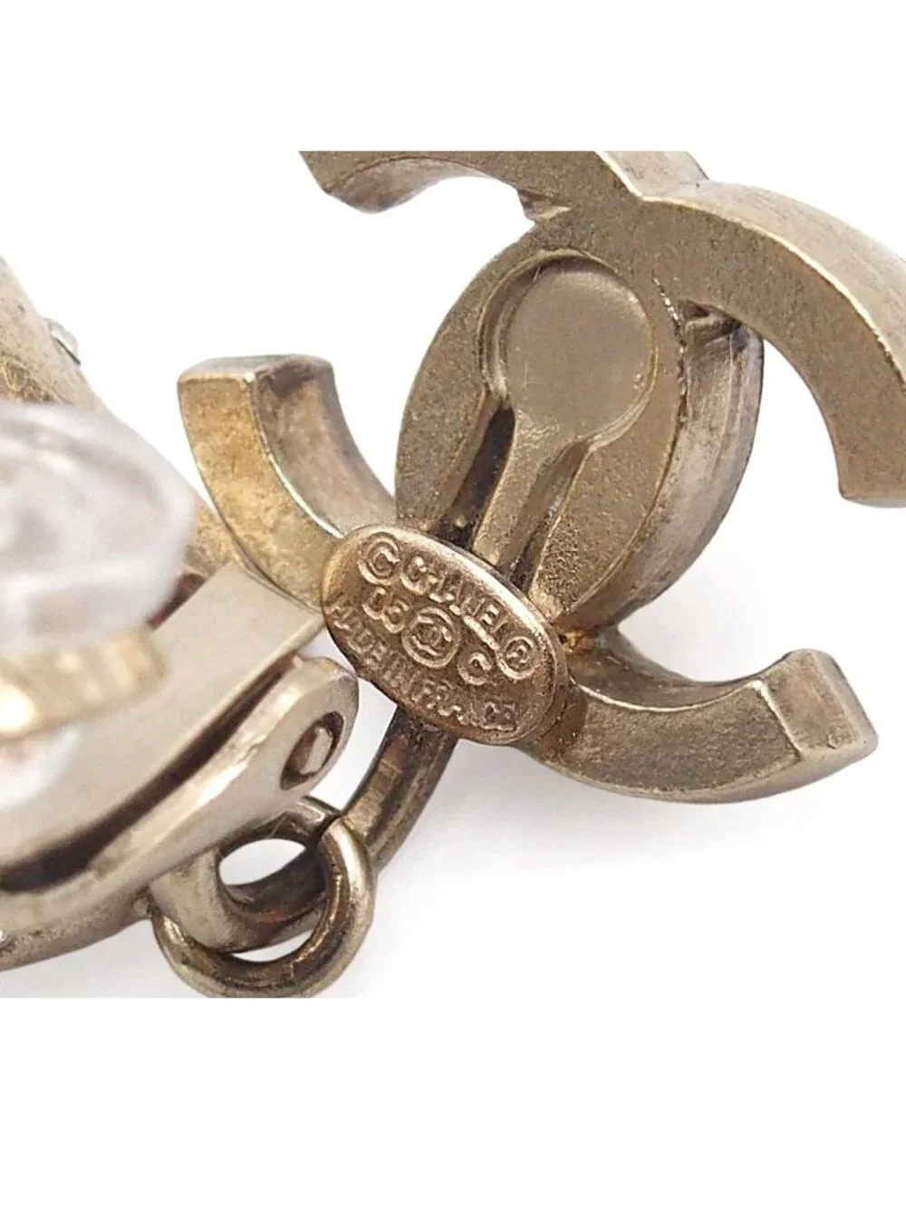 Chanel Earrings Light Gold Metal CC Logo Rhinestone Seashell Costume 05c
